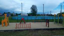 Спортивно-игровая площадка расположена на территории МКДОУ Октябрьский детский сад