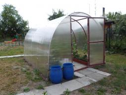 Теплица из поликарбоната для выращивания овощей